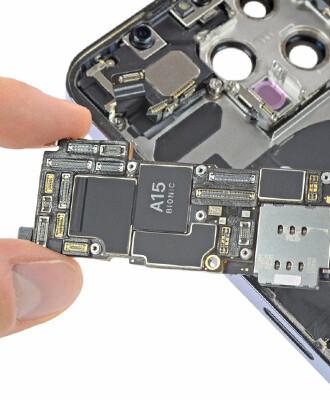 Ремонт материнської плати (всі види робіт) в iPhone 14 Plus фото Ремонт материнської плати (всі види робіт) в iPhone 14 Plus
