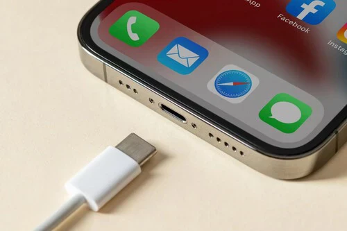 Лучшее зарядное устройство для iPhone 15 Pro Max не от Apple