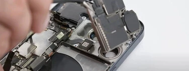 Desmontan el iPhone 15 Pro Max y descubren en su interior el gran problema que ya nos temíamos