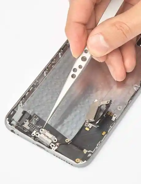 Ремонт і заміна роз'єму зарядки в iPhone 6 Plus