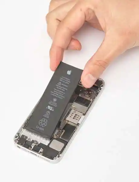 Заміна акумулятора iPhone SE