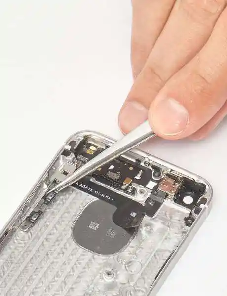 Заміна кнопок гучності в iPhone SE