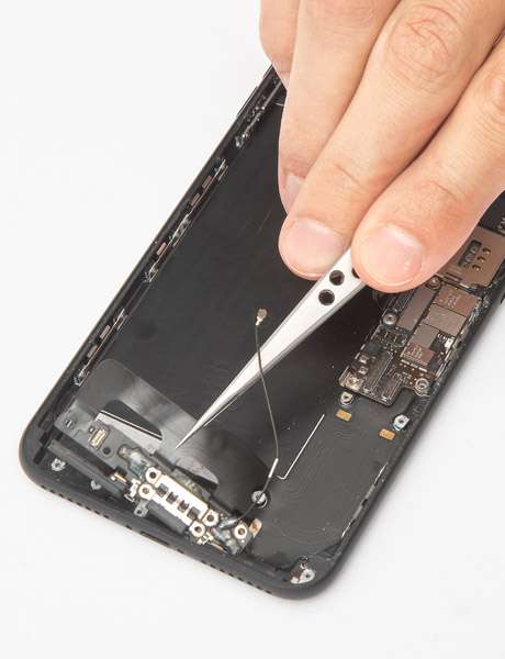 Ремонт гнізда зарядки в iPhone 7 Plus