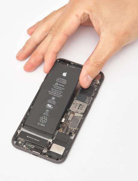 Заміна акумулятора iPhone 8