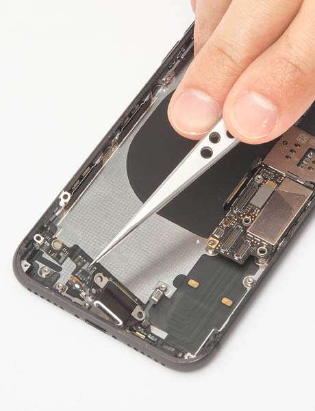 Ремонт гнізда зарядки в iPhone 8