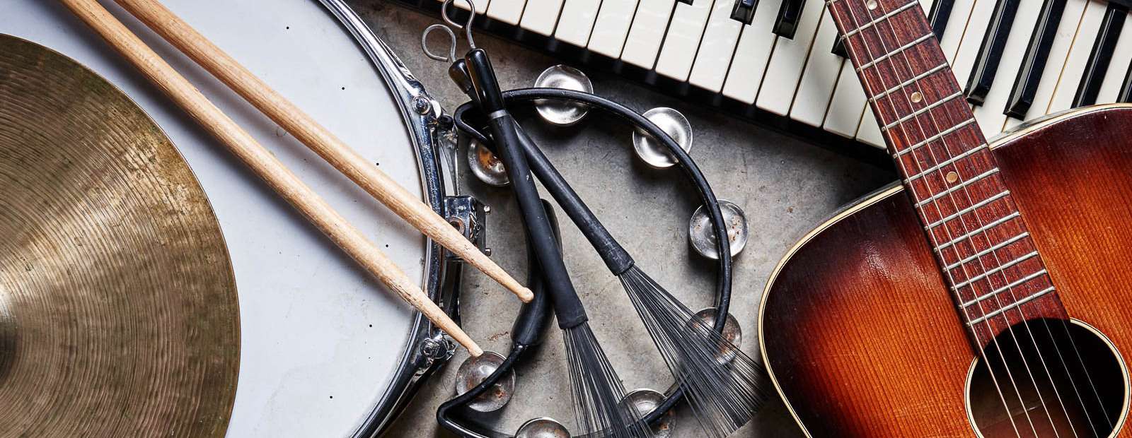 GarageBand пропонує великий вибір музичних інструментів