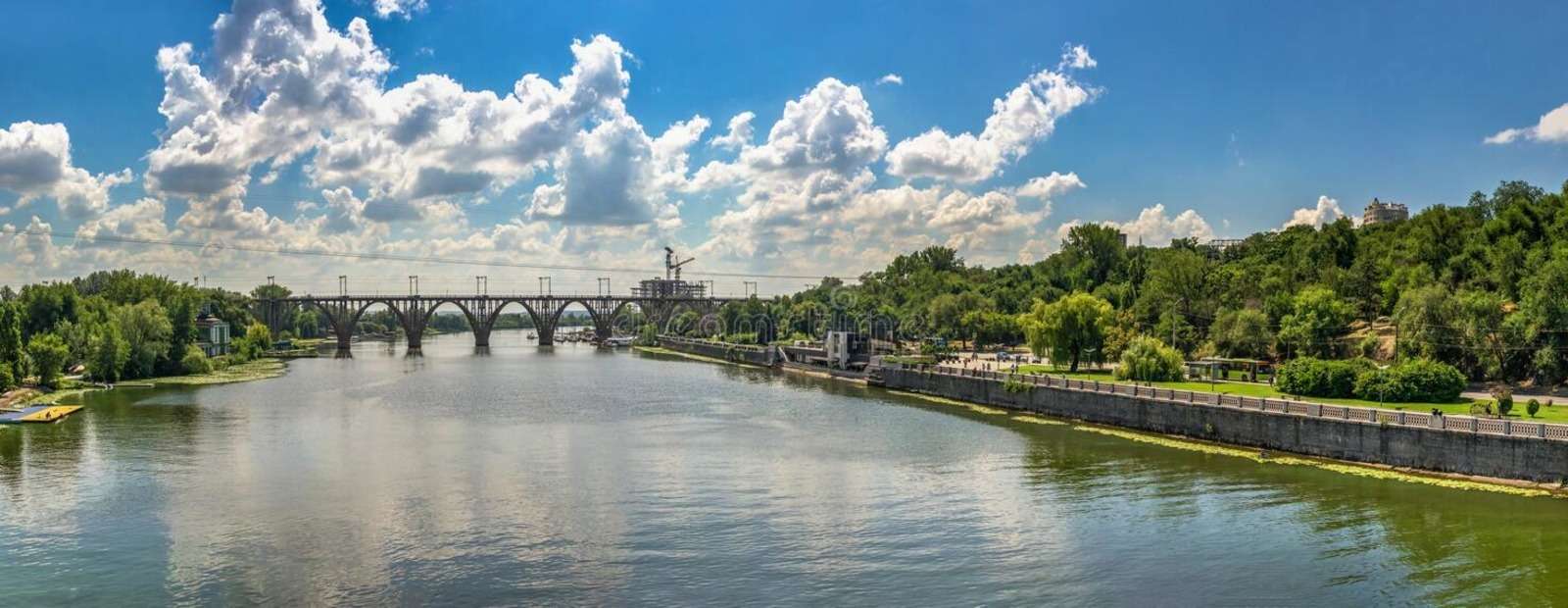 Річка Дніпро на межі екокатастрофи