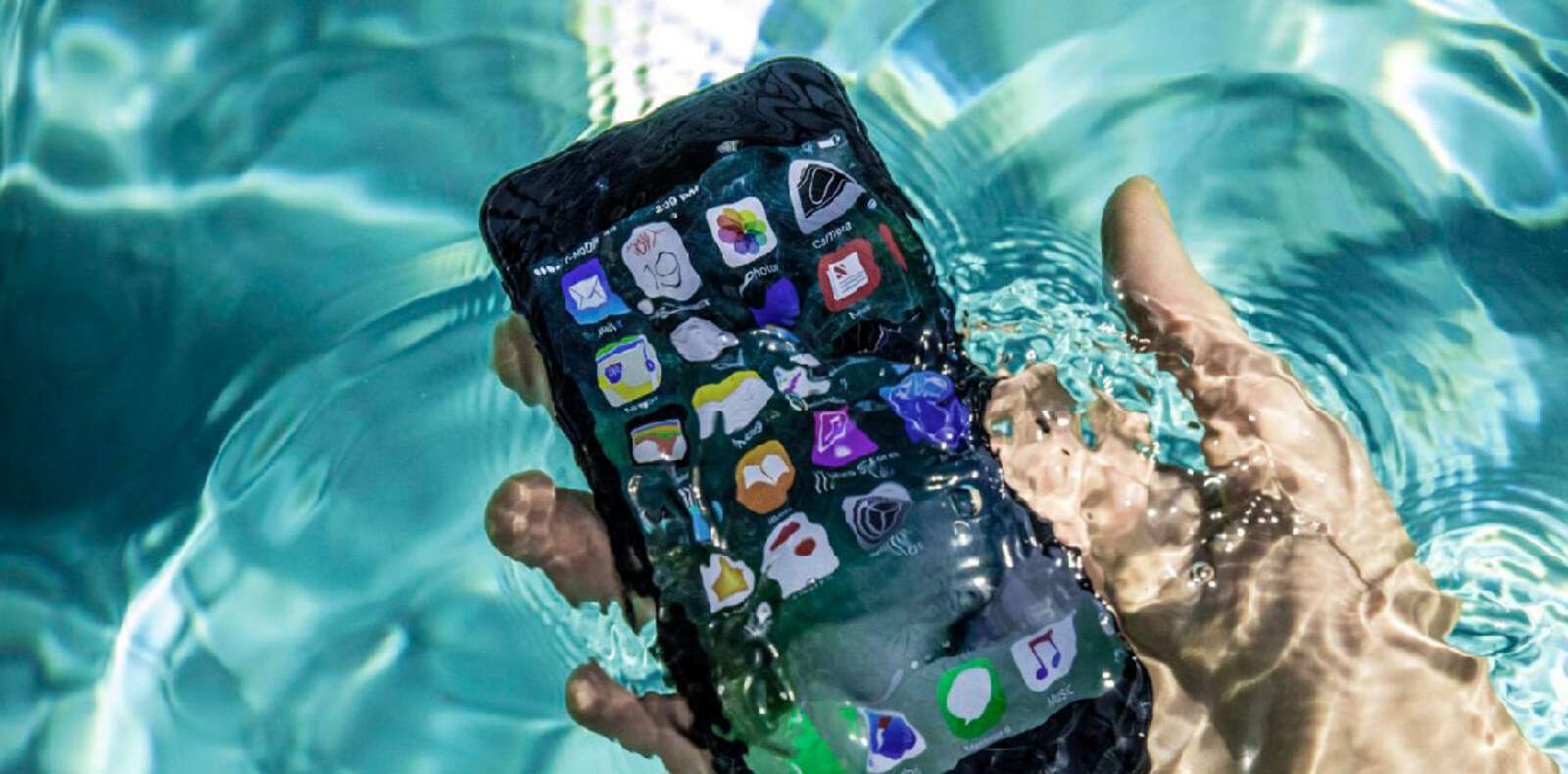 Что делать, если телефон упал в воду? - советы от ICOOLA