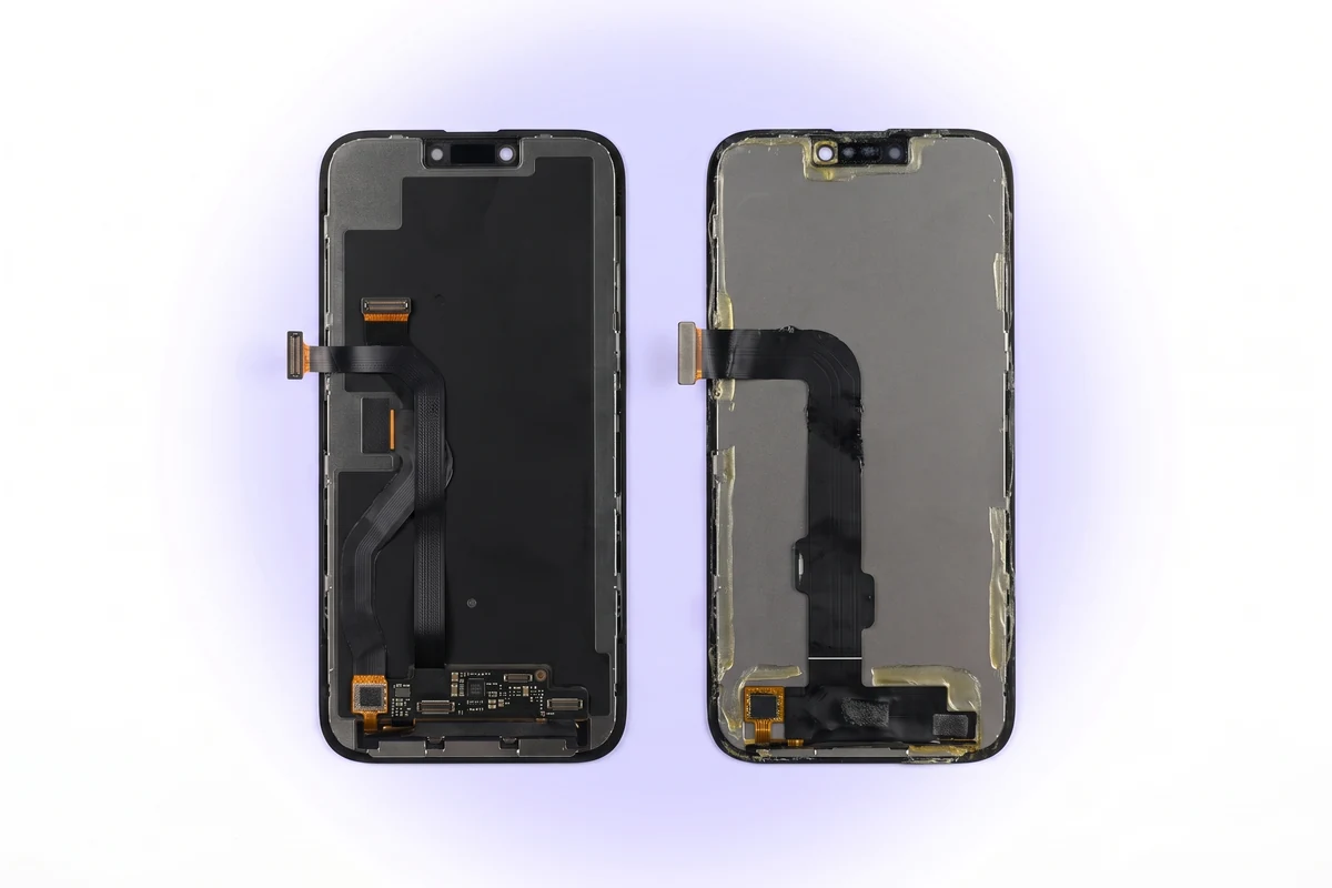 Оригинальный дисплейный модуль iPhone 16 Pro Max и копия обратной стороной рядом
