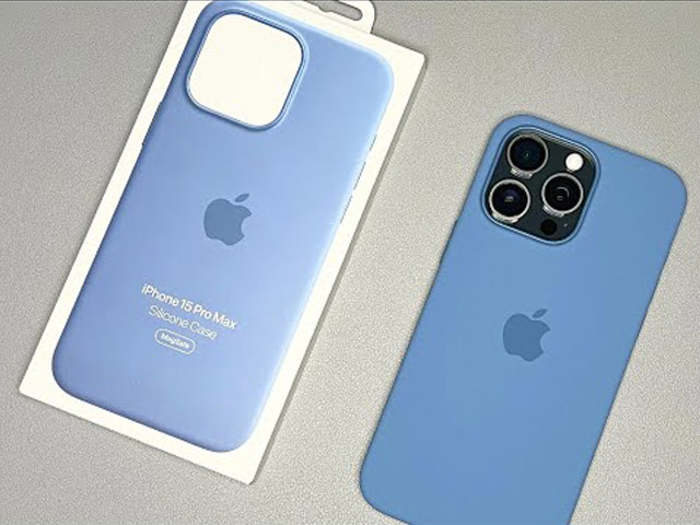 голубой оригинальный чехол на айфон 15 про макс