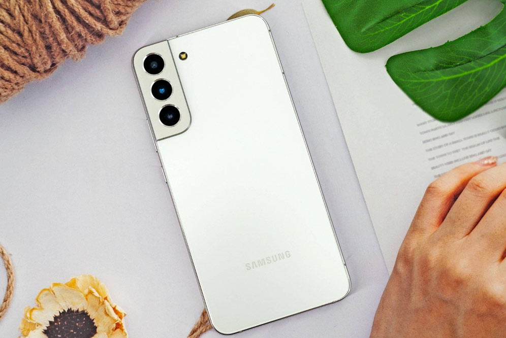 Samsung S22 White